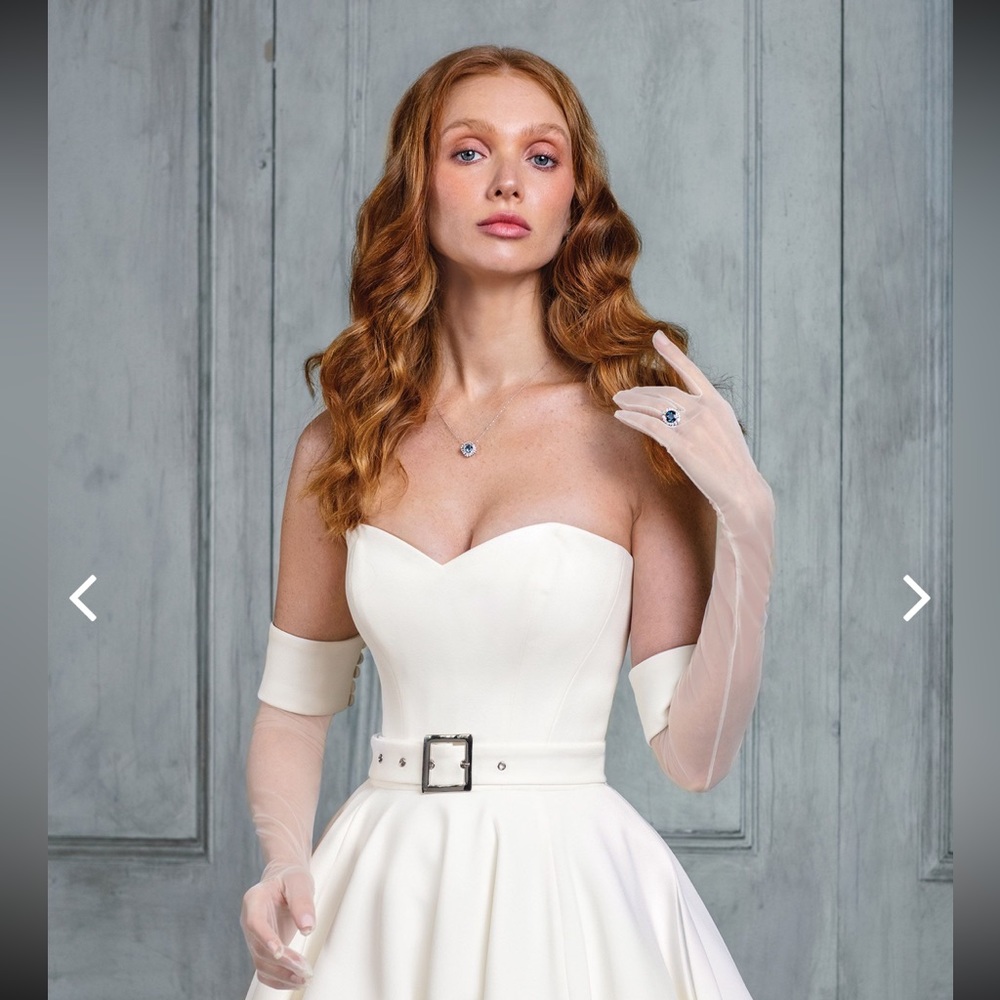 Justin Alexander Bridal Crepe Cuff Gloves